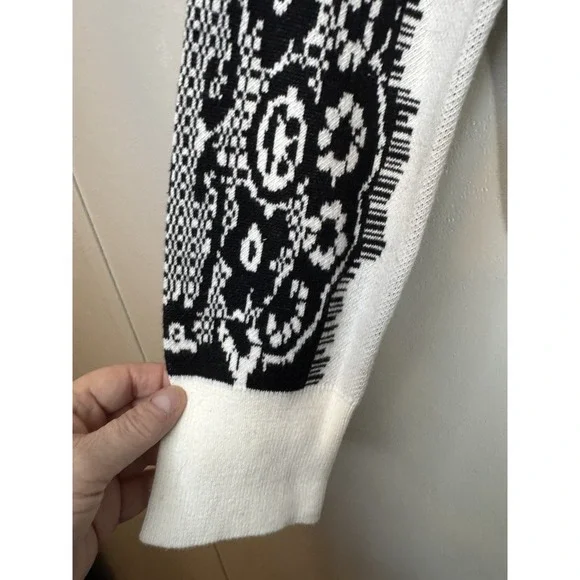 NWT Potters Pot B/W Faux Crochet‎ Long Sleeved Sweater Size L - Picture 4 of 6